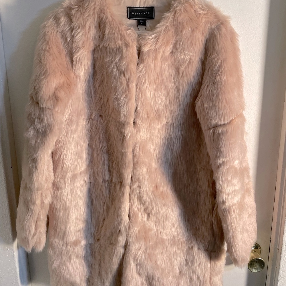 NEW Metaphor Soft Pink Faux Fur Coat. Size Medium. Make An Offer. - Picture 4 of 9